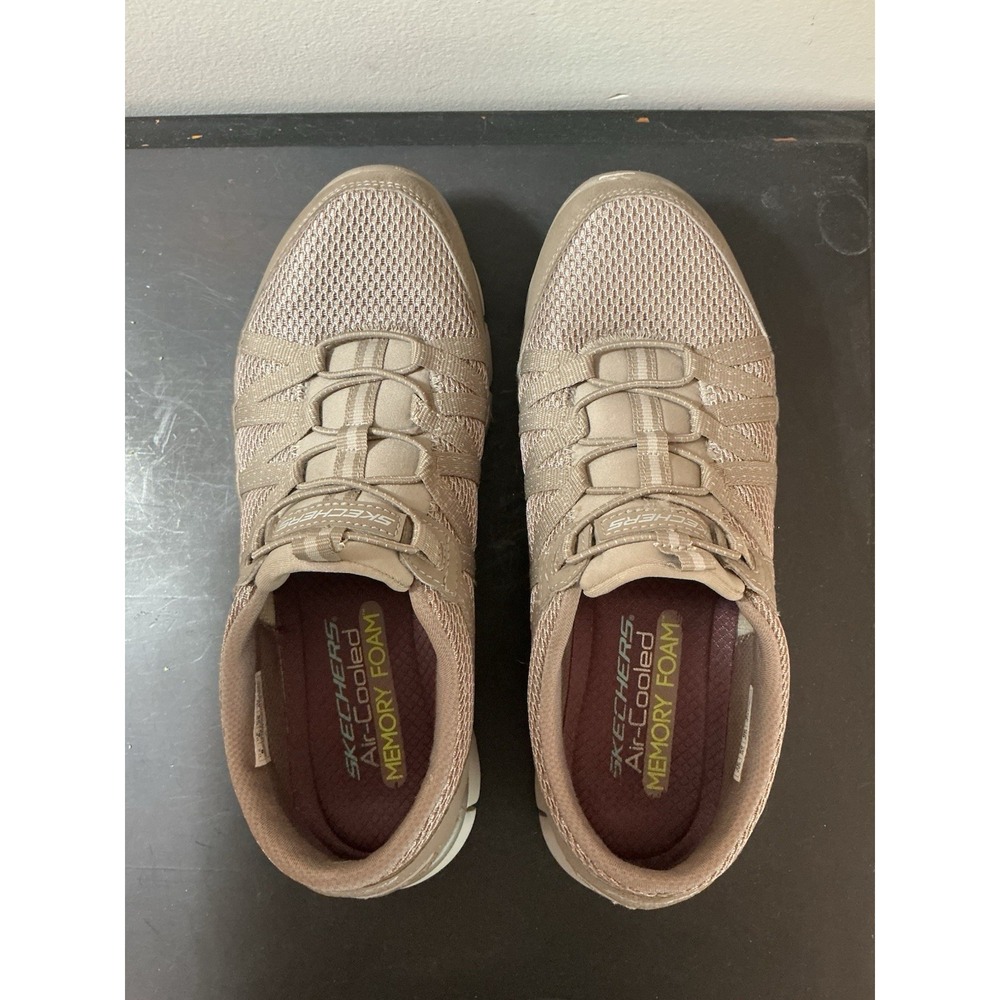 Skechers - Ladies - Classic Fit - Air Cooled Memory Foam - Pre-owned - Size 8
